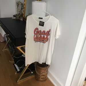 Boutique good vibes T-shirt size large